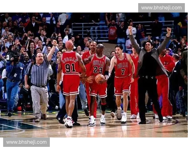 篮板争夺的技巧与战术解析全面提升球场控球与得分能力 篮板争夺的技巧与战术解析全面提升球场控球与得分能力